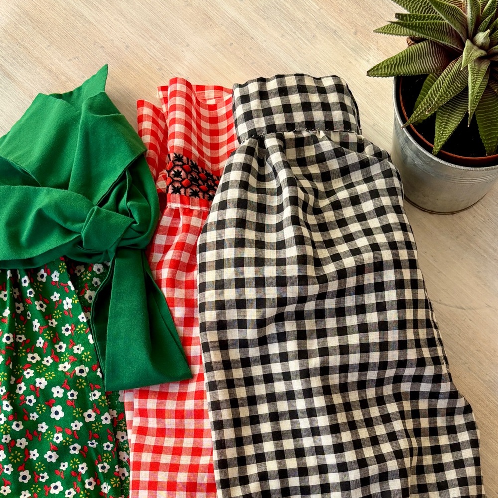 NWOT Vintage-Style Red, Green & Black Cotton Apron Bundle (3 Aprons). OS.